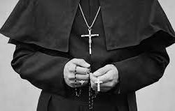 Πρώην ιερέας αποκαλύπτει: «Κληρικοί κάνουν σ3ξ για προαγωγή»