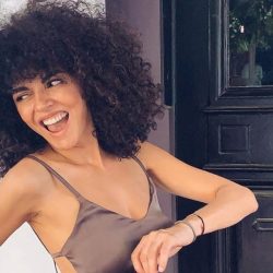 Μαρία Σολωμού: Δείτε την γυμνή στην αγκαλιά του...