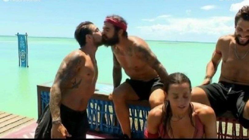 Survivor: Ηλίας και Τριαντάφυλλος φιλήθηκαν στο στόμα… δις