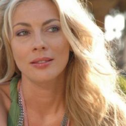 Σμαράγδα Καρύδη: Δείτε την γυμνή σε πολλές στάσεις...