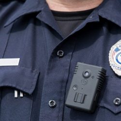 Αστυνομικός και η γυναίκα του βιντεοσκόπησαν την ερωτική τους συνεύρεση με την ανήλικη κόρη συναδέλφου του...