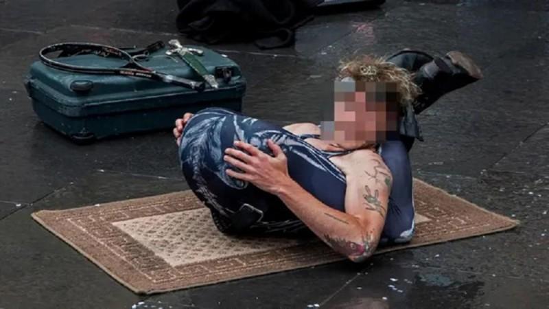 Άντρας απέκτησε χρόνιο πρόβλημα στη μέση από στοματικό έρωτα στον εαυτό του!