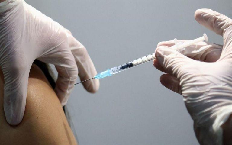 Οι εμβολιασμένοι μπορούν να κάνουν σεξ με τους μη εμβολιασμένους...