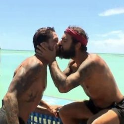 Σοκ! Δύο φορές φιλήθηκαν στο στόμα ο Τριαντάφυλλος με τον Ηλία στο «Survivor».