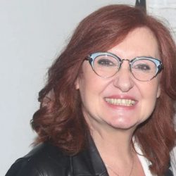 Με μπικίνι η «Κανέλα» από το «Καφέ της Χαράς»