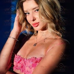 Leyla: Πάθαμε σοκ με την ομορφιά της! Στην Αθήνα για λίγες μέρες...