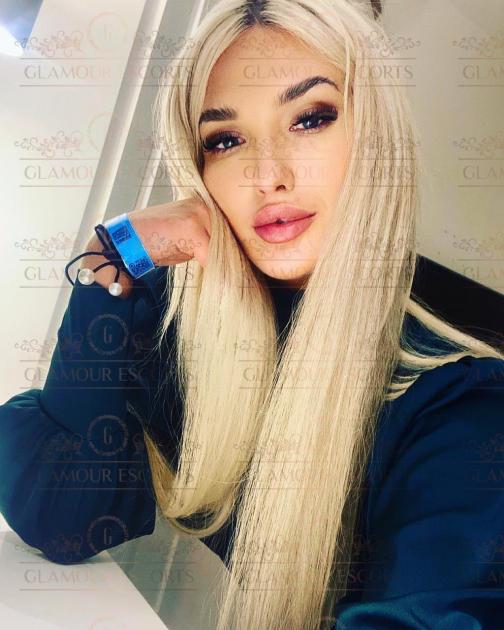 Μαζεμένα βιντεάκια της όμορφης ξανθιάς....