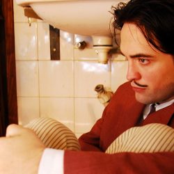 Κανονικές ταινίες με πολύ σεξ- Όταν ο Robert Pattinson αυνανίστηκε (αληθινά) μπροστά στην κάμερα...