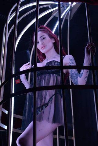 Η Βανέσα Αδαμοπούλου πιο αποκαλυπτική από ποτέ στη σκηνή του «Kinky Opera»