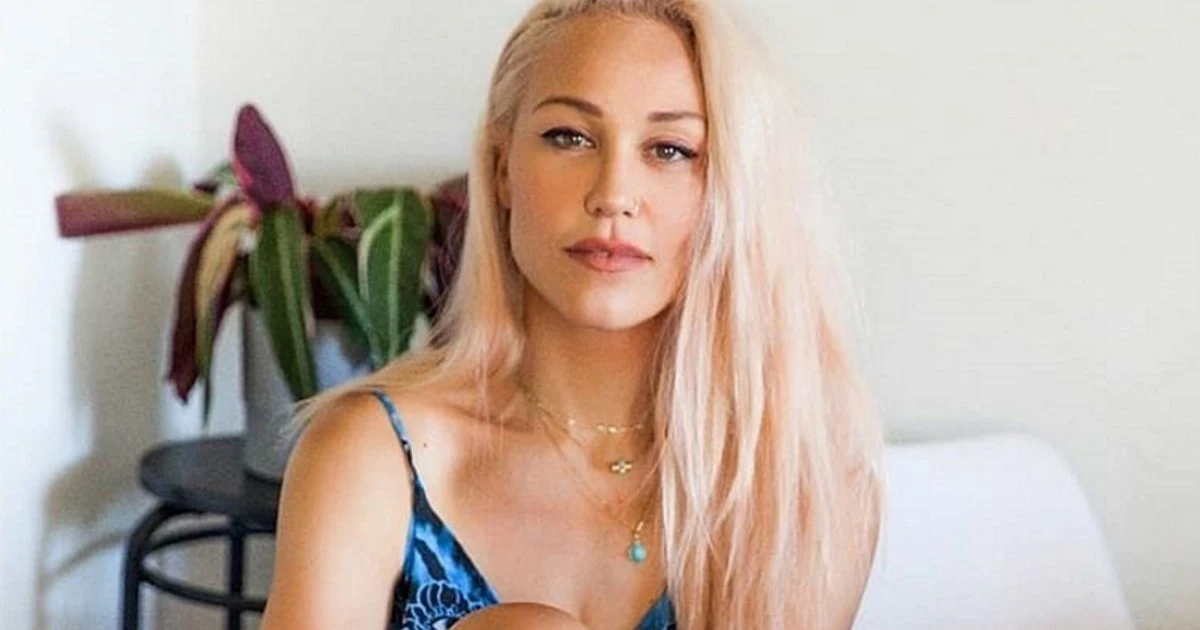 proti fora edo deite to gimno stithos tis pinelopis anastasopoulou