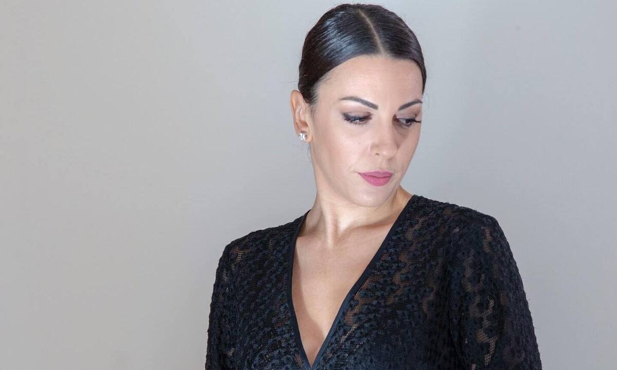 anna menekakou