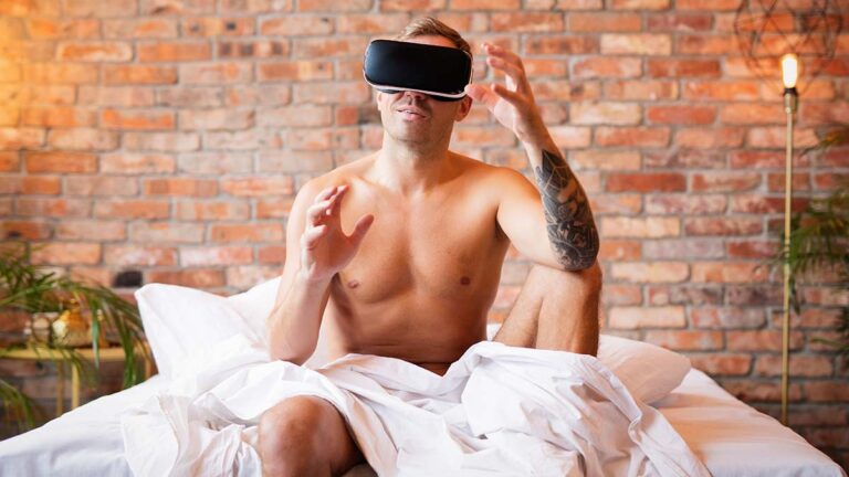 Man,Using,Virtual,Reality,Goggles