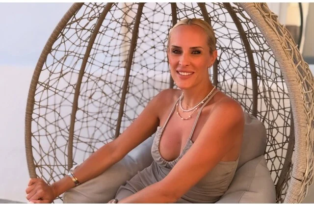 elena asimakopoulou apliroti xexnane