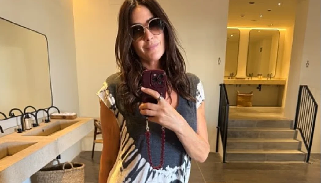 screenshot 2026 04 21 at 09 08 14 lisa snowdon 54 shows off her age defying figure in a patterned bikini as she enjoys a solo holiday in spain daily mail online